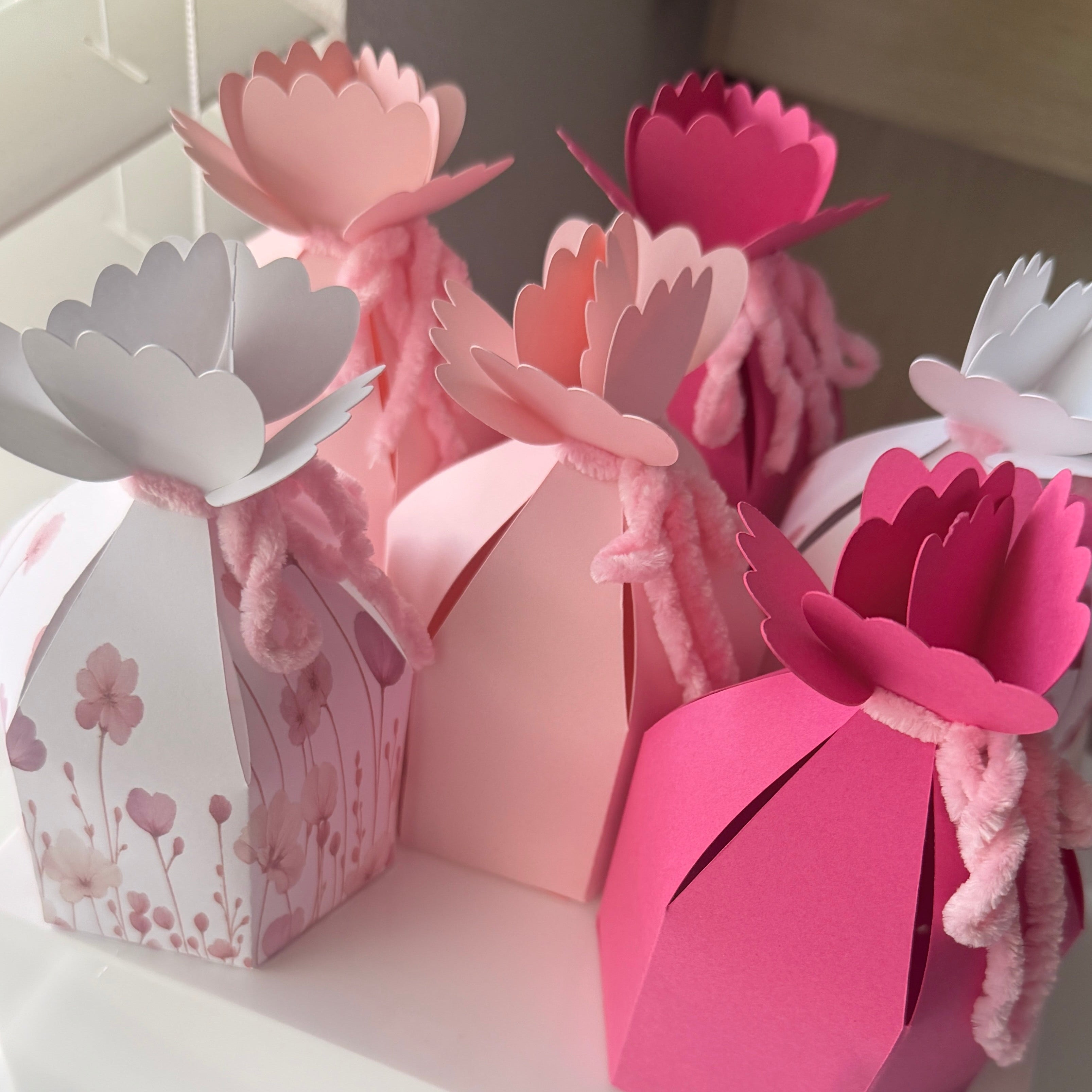 FLOWER TOP FAVOR BOXES SET OF 20